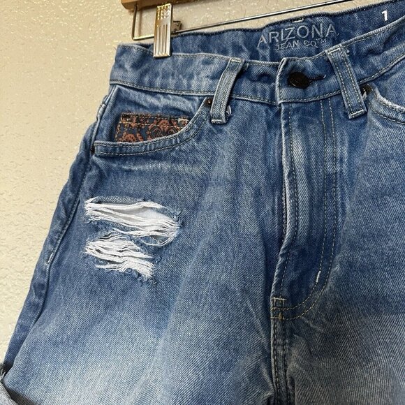 Arizona Jeans Co Womens Jean Shorts Size 1 Patch Pocket Highest Rise Roll/fray - Picture 2 of 9
